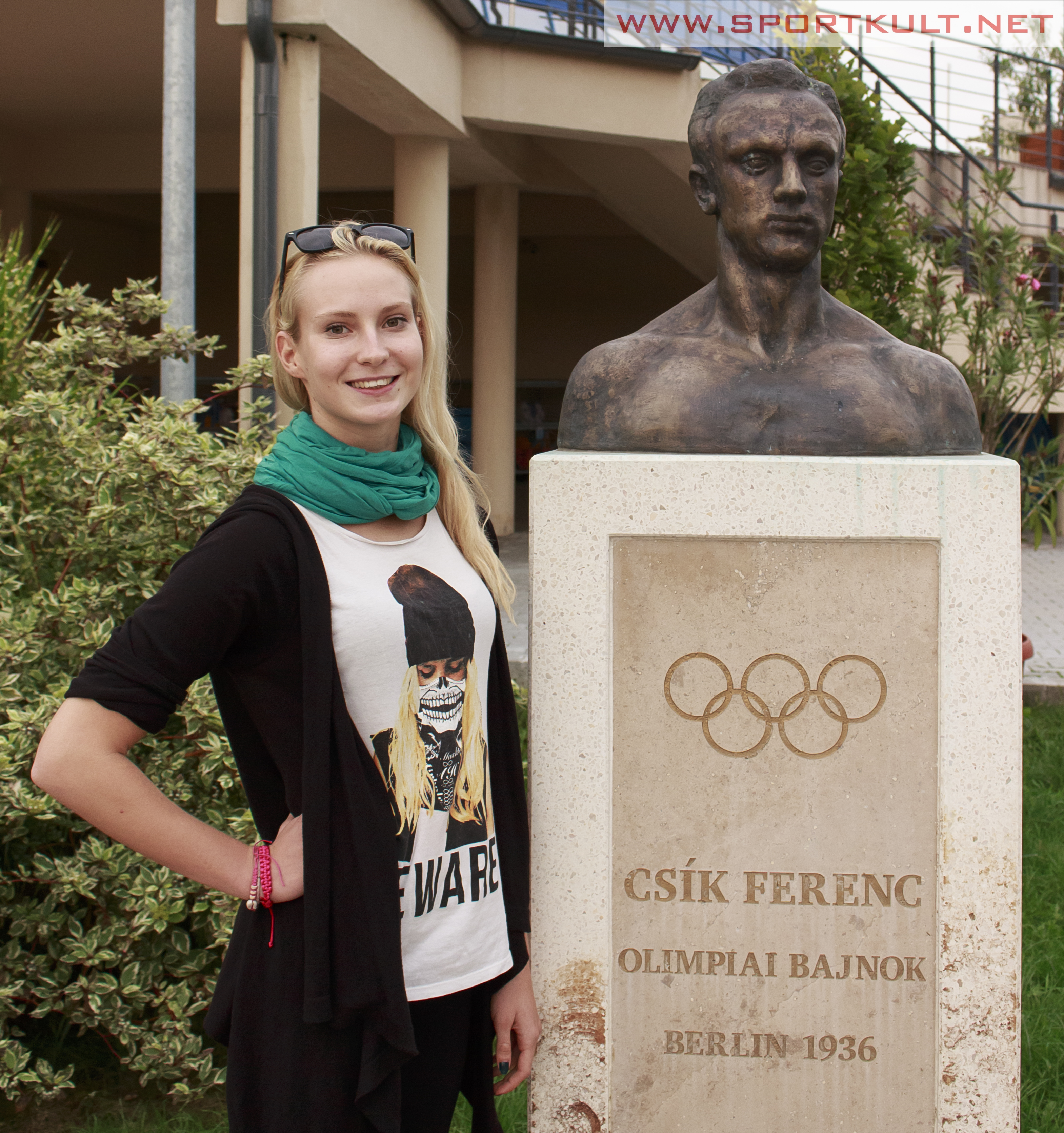 Koltai Kinga és Csík Ferenc szobra - mindkét "vizes" ember Berlinben ért el sikereket